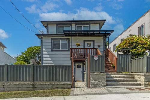 Executive 2 Bedroom Garden Suite Free Parking - Save on Long Stays!