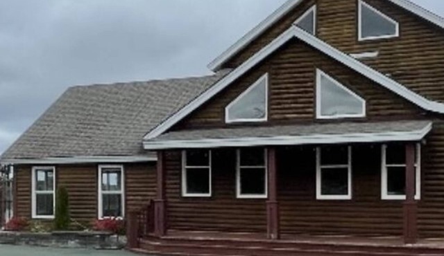 Executive Chalet 30 Mins From City Life NOW WITH HOT TUB
