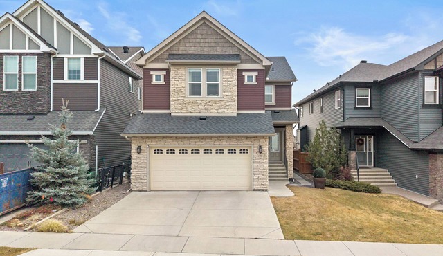 Executive luxury 5 bedrooms living on a green space