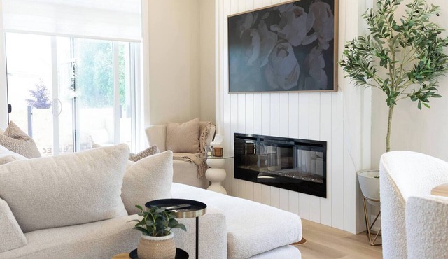 Executive Luxury Condo Corporate Stay Sleeps 4 in Mount Forest
