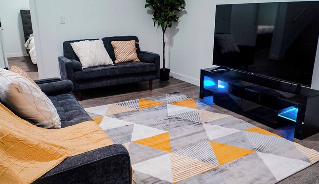 Executive , Serene, Beautiful 2 bedroom Basement Apartment