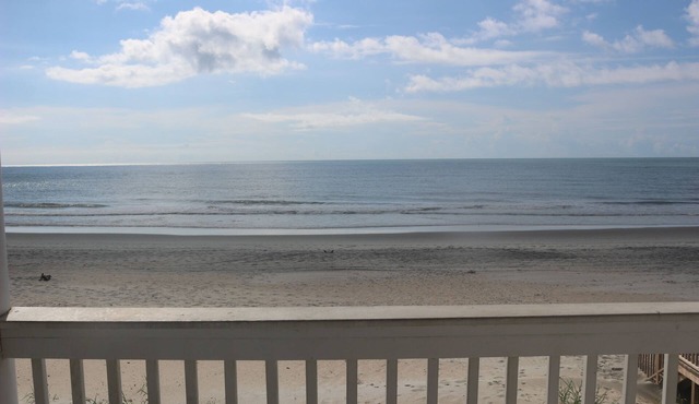 EXQUISITE OCEAN FRONT house, Heated Pool, Elevator, Pet friendly, Sleeps 18