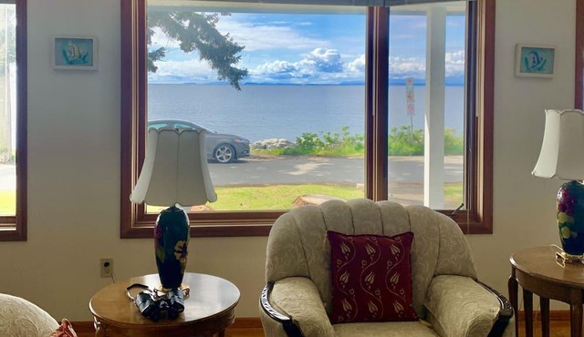 Extraordinary Downtown Sechelt Waterfront Esplanade Home