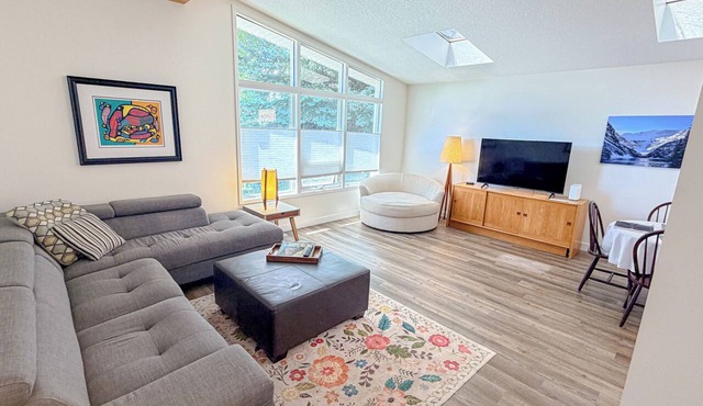 Fabulous 4-bedroom, two-bath home close to Downtown, the mountains and Banff