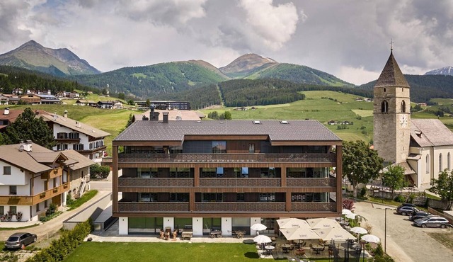 Family Apartment 103 'Mountain Lodge Margit' with Private Balcony and Infrared Sauna
