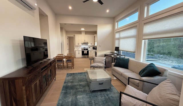 Family Friendly Black Mountain Retreat - 40 mins to Big White