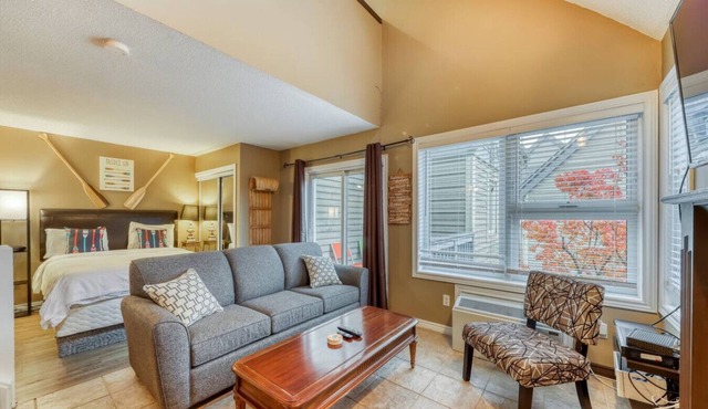 Family North Creek Condo w/Pool, Hot Tub, Tennis!