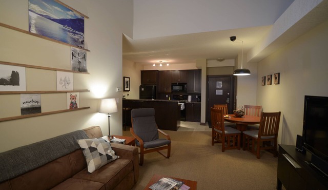 Fantastic Fernie Flat ! Central Location & Amenities