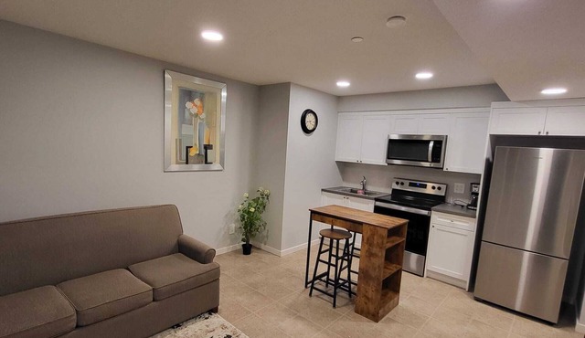 Feel At Home — Spacious 1BR/1BA with all the Comforts You Need (12mins from YYC)