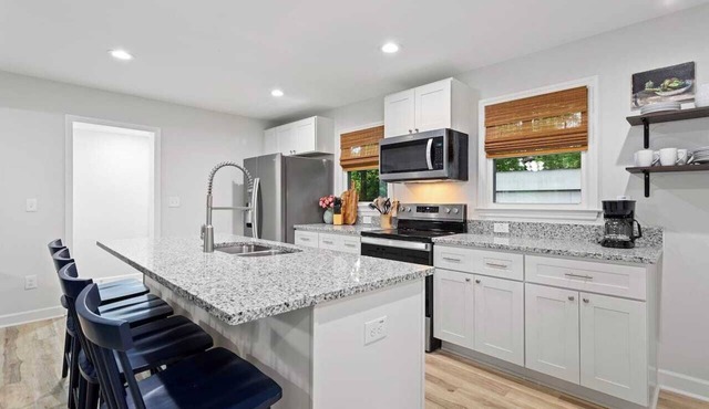 Fenced In|Updated|Pets OK|3 Bed 2 Bath|Walkable DT