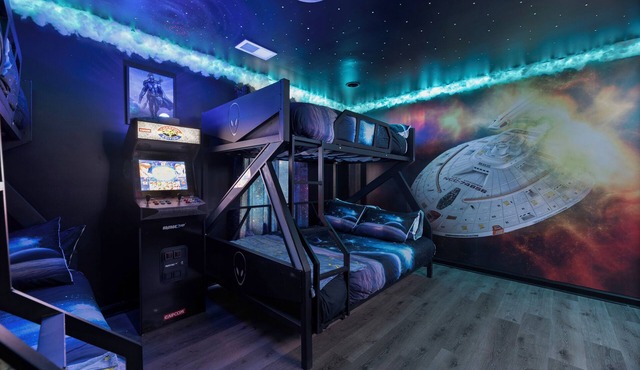 "Final Frontier"- Pool, Hot Tub, Pickleball, Basketball, Pond, Arcade, Putt Putt