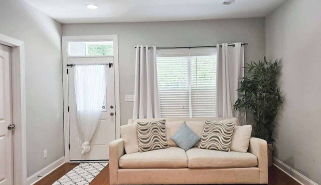Fire Pit - 4 Min from UNC - 7 Min from Carrboro - Fast Wi-Fi