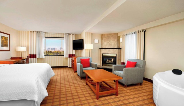 Four Points by Sheraton Edmonton South
