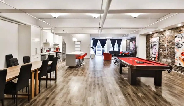 FREE PARKING ♠ GORGEOUS ♠ HUGE UNIQUE in ♥ of city - Superhost on Airbnb
