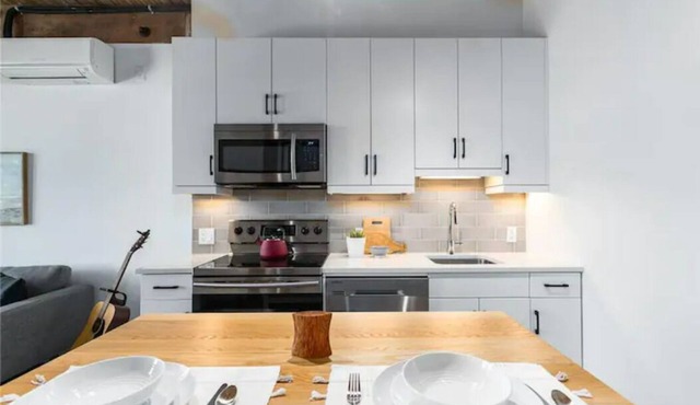 FREE PARKING NY Style Condo in Exchange District