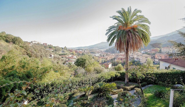 Frescoed villa on hills near Cinque Terre