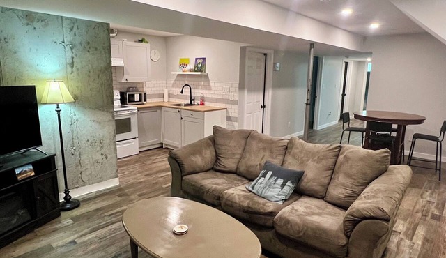 Freshly updated 2 bedroom suite, close to amenities! Pet friendly!