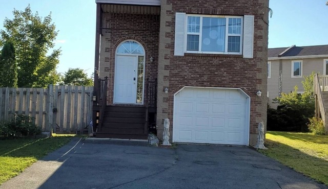 Full 4 bedrooms single house at Halifax Peninsula