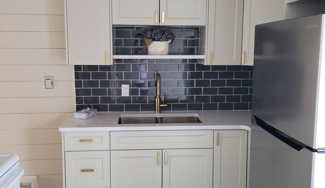 Full Bungalow A+ Henderson Location