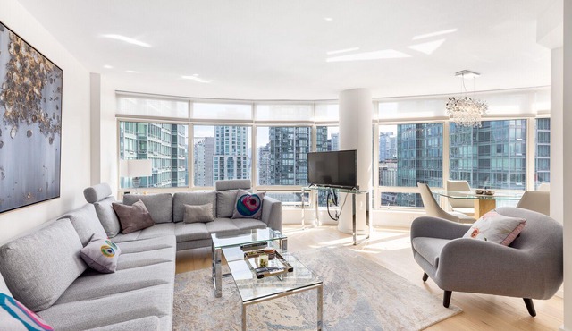 Fully furnished Spacious luxury suite with water & mountain views - Coal Harbour