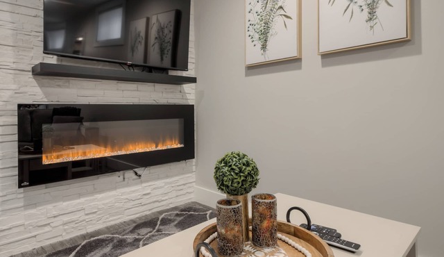 Fully Reno'd 2 Bedroom, 2 Bath Legal Basement Suite. Heart of the Southside