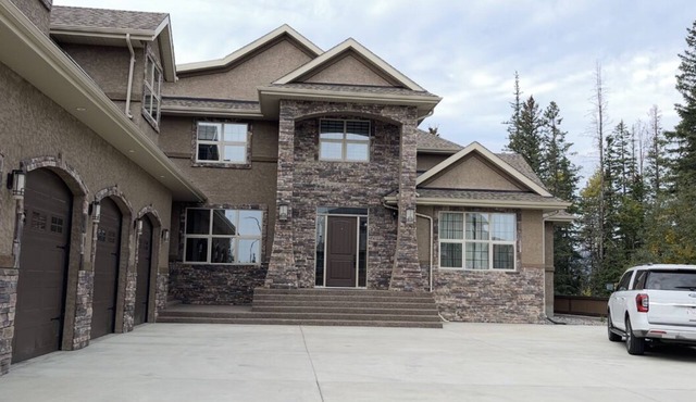 Gateway for Jasper Vacations in a Luxury Royal Mansion at Hinton