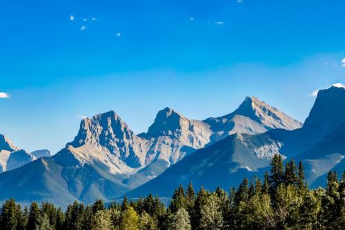 Gateway Suites Private Double room near Banff