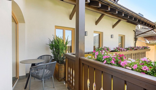 Goldener Adler Apartment Classic 2 with Balcony, Sauna & Breakfast Included - new 2026