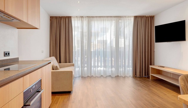 Goldener Adler Apartment Comfort 8 with Balcony, Sauna and Breakfast Included - new 2026