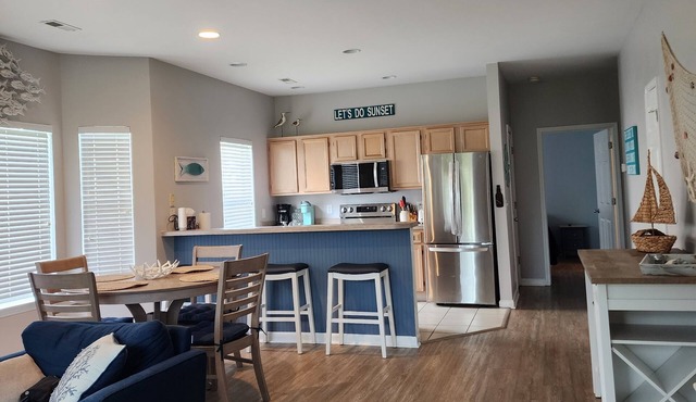 Golf, Beach, Dining, Shopping this Condo Has It All