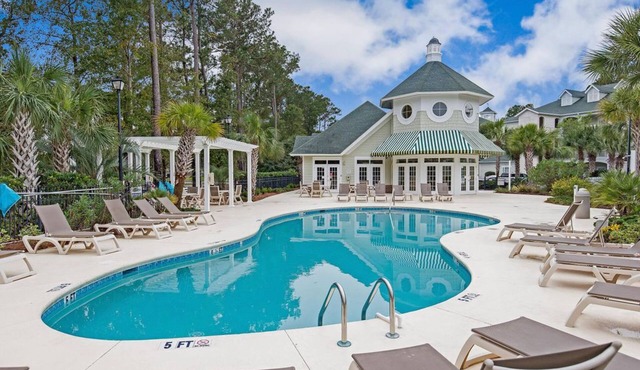 Golf Course View Condo with Pool