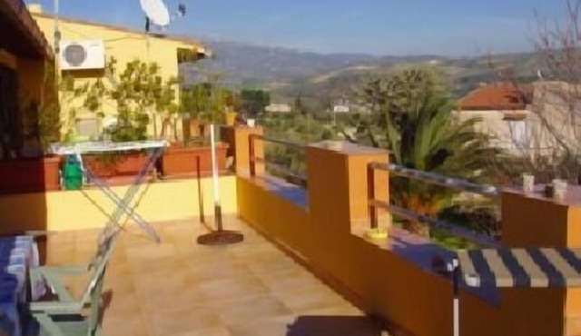 "Good equipment of the apartment, great location if you have peace and quickly with de