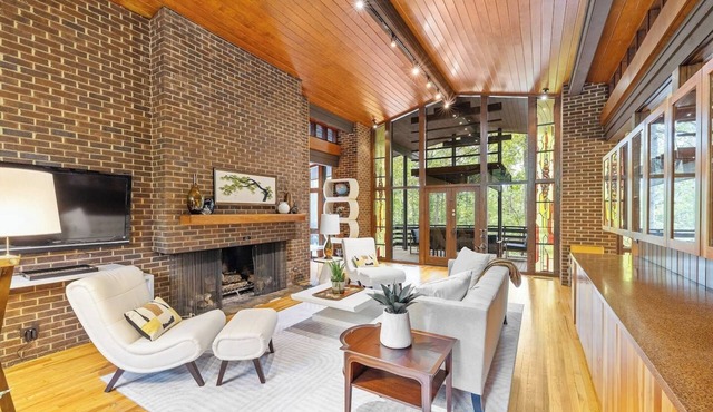 Gorgeous Mid-Century Home with Pool