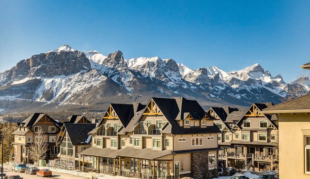 Gorgeous mountain views! Stylish 2BR/2BATH condo with AC