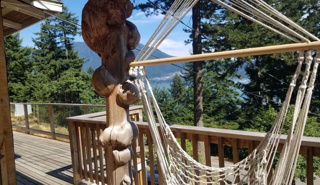Gorgeous Ocean & Mountain View Cottage, AC, Hot Tub