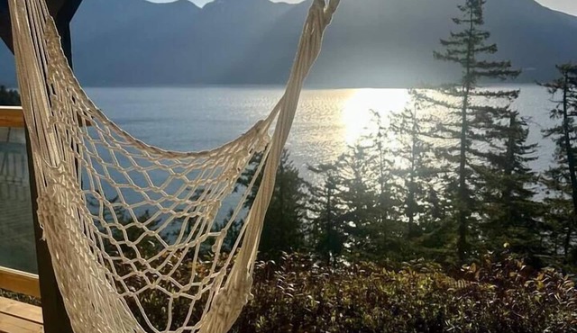 Gorgeous Ocean & Mountain View King Suite