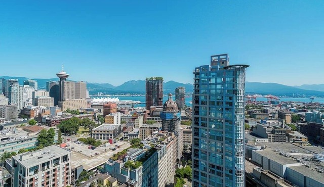 Gorgeous Water View Unit in Downtown Vancouver