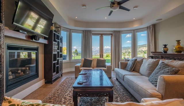 Grand Vineyard Estate Home Exceptional Place Best Location in Penticton