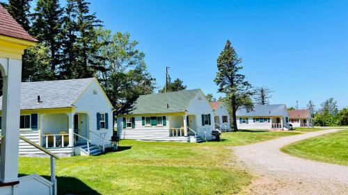 Green Gables Bungalow Court