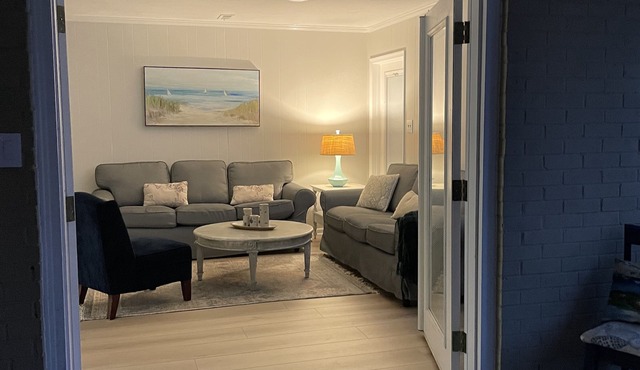 Ground level Beach Rental NEW ADA bathroom & bedroom.
