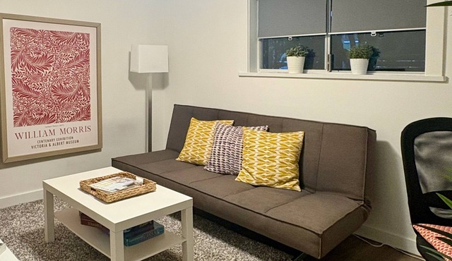 Guest suite in Kitsilano - Walking distance to beaches & shops.