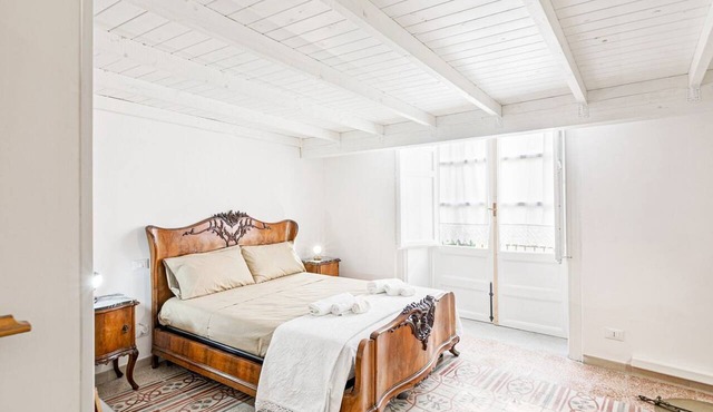 GuestHost - Norman Palace Stylish Apartment