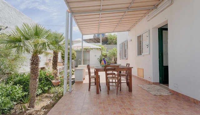 GuestHost - Villa ChiGa Apartment with Veranda, Pool and Parking
