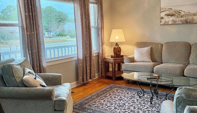 Hampstead 3 bedroom house close to Wilmington: 2 living rooms and Fenced in Yard