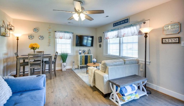 Hampton Home w/Grill < 1 Mi to Beach!