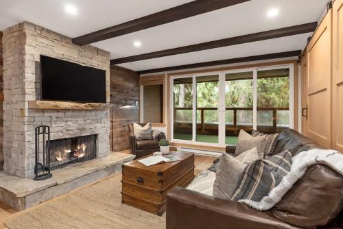 Hearthstone Lodge 2 | Stylish Cental Village Condo Close to Lifts with Sauna & Parking