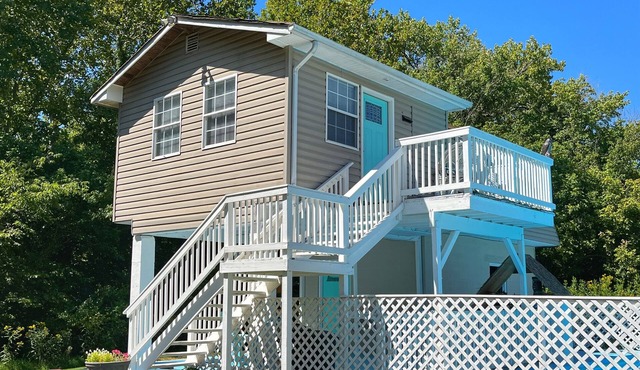 Heaven’s Oasis- Riverfront cabin with hot tub!