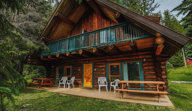 Helmcken Falls Lodge