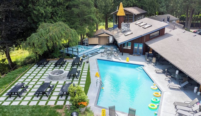 Herb Haven Farm - Family Reunion Paradise - Pool, Sauna, 10 Acres & 24 Guests