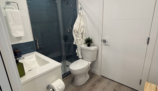 Hidden Gem | Executive Suite, Private Entrance + 2BR